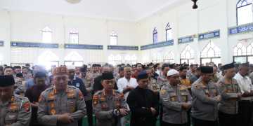 Polda Kepri Gelar Sholat Ghaib Untuk Almarhum Affan Kurniawan