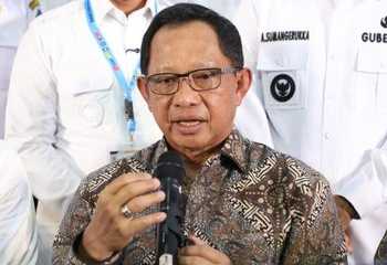 Mendagri Tito Minta Pejabat Daerah Hidup Sederhana, Tidak Melakukan Flexing Barang Mewah
