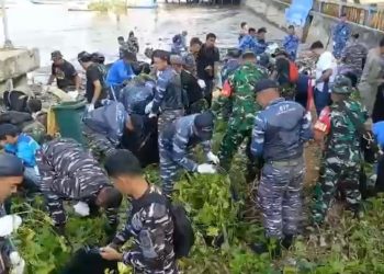 Peduli Masyarakat, TNI AL Gelar Baksos dan Aksi Peduli Lingkungan