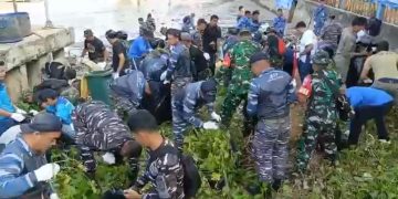 Peduli Masyarakat, TNI AL Gelar Baksos dan Aksi Peduli Lingkungan