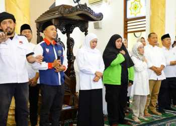 Solidaritas Ojol Jatim, Khofifah Pimpin Doa Bersama untuk Affan Kurniawan