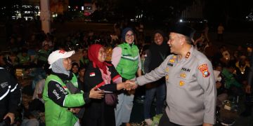 Kapolda Kepri Hadiri Doa Bersama dan Nyala Lilin Untuk Dua Driver Ojol yang Gugur