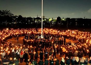 Unesa Gelar Doa untuk Negeri, Ribuan Lilin Perdamaian Dinyalakan di Tengah Situasi Panas Nasional