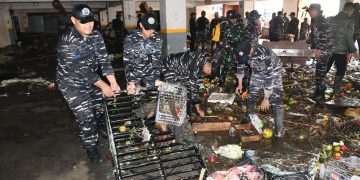 TNI AL Bersama Masyarakat Atasi Banjir Bandang di Denpasar Bali