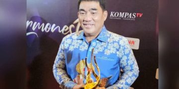 Gubernur Yulius Terima Penghargaan Peduli Kesehatan dan Pemenuhan Gizi Anak