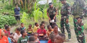 TNI Gelar Makan Bersama dengan Masyarakat di Yahukimo Papua