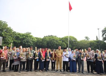 Pemkot Bekasi Teken Kerja Sama Pengelolaan Sampah dan Terima Sejumlah Penghargaan dalam Apel Senin