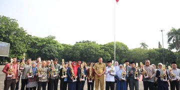Pemkot Bekasi Teken Kerja Sama Pengelolaan Sampah dan Terima Sejumlah Penghargaan dalam Apel Senin