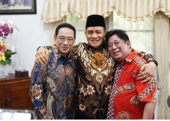 Hadiri Ultah ke-98 Ibunda Wamenkes dr Benny Octavianus , Wamenag Sampaikan Doa dan Kesan Persaudaraan