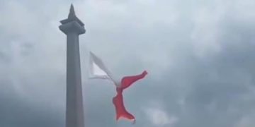 Gladi Bersih 80 Tahun Tentara Nasional Indonesia Sempat Diwarnai Bendera Sobek