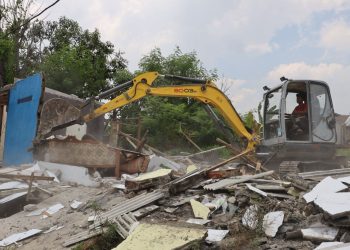 Wali Kota Bekasi Pantau Penertiban 300 Bangunan di Atas Saluran PJT di Wisma Asri, Dorong Pembangunan Infrastruktur Berkelanjutan