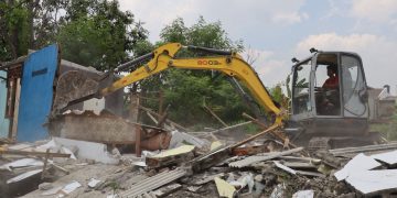 Wali Kota Bekasi Pantau Penertiban 300 Bangunan di Atas Saluran PJT di Wisma Asri, Dorong Pembangunan Infrastruktur Berkelanjutan