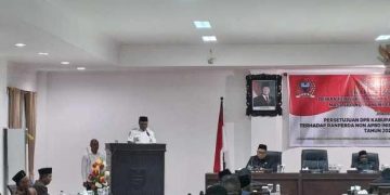 Empat Raperda Disahkan, Bupati Manokwari : Tak Ada Lagi Biaya SPP, Buku Paket dan Seragam