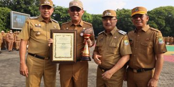 Apel Pagi, Wali Kota Serahkan Beberapa Penghargaan dan Lepas Atlet HAORNAS