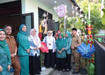 Ketua TP PKK Kota Bekasi Kunjungi Kelurahan Kota Baru: Dorong Kolaborasi Pengembangan Potensi Wilayah dan Ekonomi Kreatif Warga