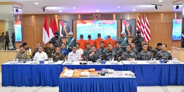 TNI AL Bersama PAM Pelabuhan Tanjung Priok Tangkap Empat Orang Pembawa 10 Kg Sabu dari Pontianak