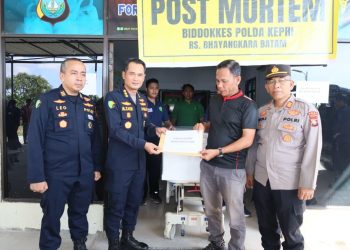 Polda Kepri Gelar Konferensi Pers Pemulangan Jenazah Korban Kebakaran Kapal Federal