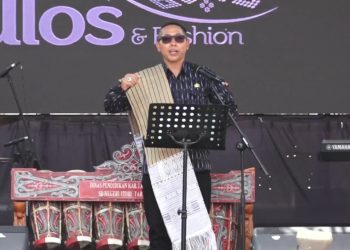 Ulos naik kelas ! Bupati Taput Angkat Martabat Ulos Tradisional jadi Ikon Ekonomi