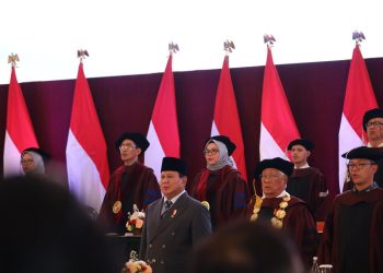 Hadiri Wisuda Ukri, Ini Pesan Wawali Harris Bobihoe Kepada Generasi Penerus