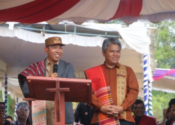 Bupati Taput Resmikan Tugu Donda Ujung Hutauruk, Ajak Diaspora Kolaborasi Bangun Bona Pasogit