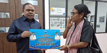 Bupati Manokwari Bantu Rp 1 Miliar di Perayaan 100 tahun Nubuatan I.S Kijne
