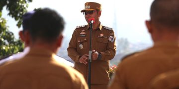 Bupati Taput JTP Hutabarat Pimpin Apel Gabungan: “Berpikir Out of The Box Menjadi Aparatur yang Inovatif, Produktif, dan Berorientasi Pada Pelayanan”