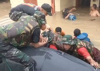 Aksi Cepat TNI AL Selamatkan Warga Terdampak Banjir Bandang di Sumatera Utara