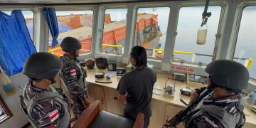 TNI AL Amankan Kapal Diduga Pembawa Ore Nikel Ilegal di Perairan Sulawesi Tenggara
