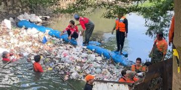 Kementerian Lingkungan Hidup/Badan Pengendalian Lingkungan Hidup Bersama Pemkot Bekasi Gelar Aksi  Bersih Serentak
