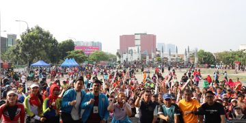 Warga Bekasi Ambyar Bareng Wawali Harris Bobihoe