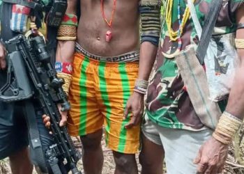 Senpi Rampasan Diserahkan ke Panglima TPNPB Sorong Raya