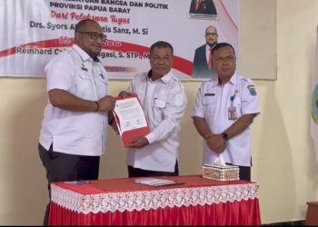 Reinhard Maniagasi Jabat Kepala Kesbangpol Papua Barat