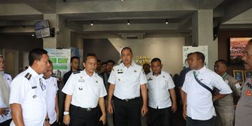 Wali Kota Bekasi Mediasi Sengketa Ketenagakerjaan antara Eks Karyawan dan Damai Putra Group