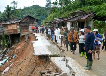 Duka Humbahas: Bupati Tinjau Lokasi Longsor dan Jenguk Korban Luka di RSUD