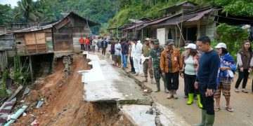Duka Humbahas: Bupati Tinjau Lokasi Longsor dan Jenguk Korban Luka di RSUD