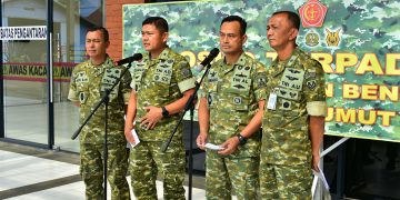 KadispenaL: TNI AL Telah Evakuasi Anak 9 Tahun yang Alami Patah Kaki dan Lansia Penyintas Stroke Menggunakan Heli