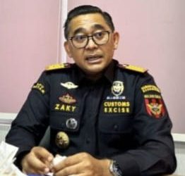 Kepala kantor KPU Bea Cukai Batam Zaky Firmansyah bantah telah melakukan kekerasan terhadap bawahanya.
