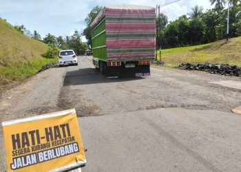 Proyek Tambal Sulam Jalan Nasional Trans Sulawesi di Sulut Mangkrak