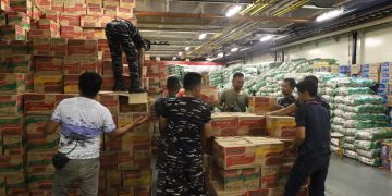 KRI RJW-992 Tiba di Sibolga, Debarkasi Bantuan Kemanusiaan Bagi Korban Terdampak Bencana