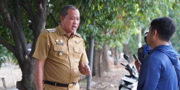 Wali Kota Bekasi Tri Tinjau Langsung Turap Longsor Rawalumbu: Hari Ini Langsung Dikerjakan