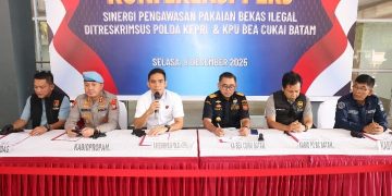 Kolaborasi Ditreskrimsus Polda Kepri–Bea Cukai Batam, Pakaian Bekas Ilegal dan Lima Pelaku Berhasil Diamankan