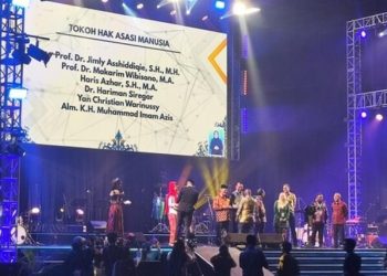 Natalius Pigai Anugerahi 6 Orang Jadi Tokoh HAM: Ada 6 Orang Jadi Tokoh HAM, Ada Jimly-Hariman Siregar