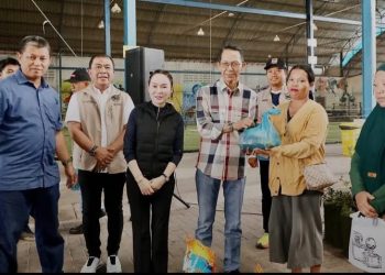 Amsakar-Li Claudia Salurkan 52.500 Paket Sembako Bersubsidi, Kendalikan Inflasi jelang Nataru