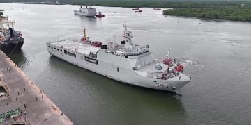 Suplai Logistik Terbastas, KRI BAC 593 Bawa Bantuan 320 Ton Beras Bulog Menuju Nias