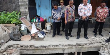 Wali Kota Bekasi Sidak Jalan Ambles di Jalan Raya Cikunir, Pastikan Proses Perbaikan Berjalan.