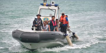 REAKSI CEPAT TNI AL EVAKUASI ABK KM. INTI MARIANA 7 YANG TERBAKAR DI SELAT SUNDA