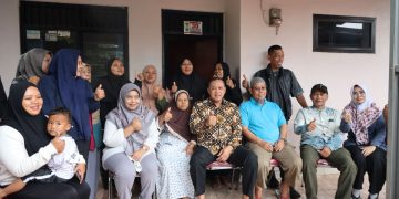 Tak Tinggal Diam, Wali Kota Bekasi Datangi Nenek Atnah Korban Pencurian Modal Dagang Nasi Uduk.