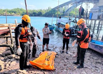 Setelah Tiga Hari Pencarian  TNI AL Bersama SAR Gabungan Evakuasi Korban di Perairan Jembatan 5 Barulah Batam