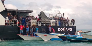 OPERASI TRISILA-26 HADIRKAN KEAMANAN DAN KEPEDULIAN, TNI AL BANTU NELAYAN PESISIR ARU