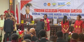 Ratusan Mahasiswa Hukum Dinyatakan Lulus, Dr Filep : Alumni Harus Miliki Rasa Cinta